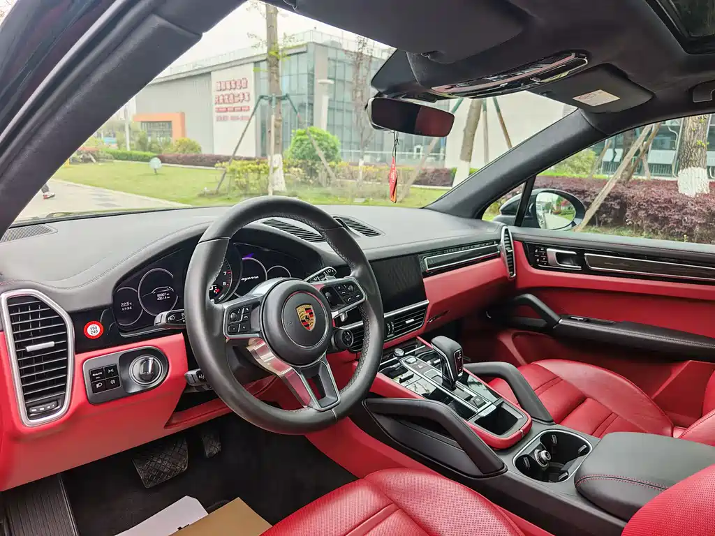 Cayenne New Energy 2021 Cayenne E-Hybrid 2.0T купить на сайте DeffCars