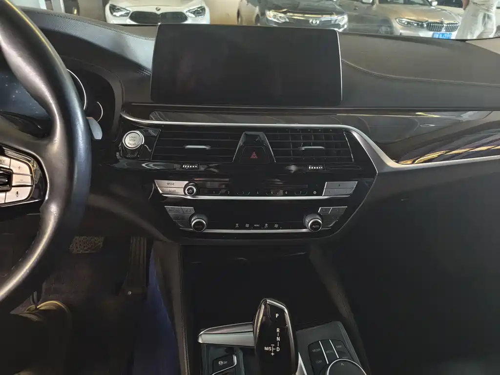 BMW 5 Series 2018 525Li Luxury Package купить на сайте DeffCars