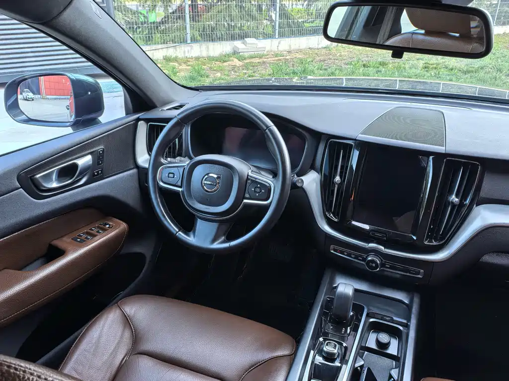 Volvo XC60 2022 B5 four-wheel drive Zhiyi Luxury Edition купить на сайте DeffCars