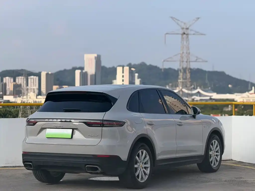 Cayenne New Energy 2019 Cayenne E-Hybrid 2.0T купить на сайте DeffCars