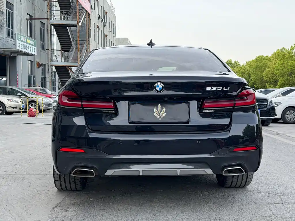 BMW 5 Series 2022 530Li Leading M Sports Package купить на сайте DeffCars