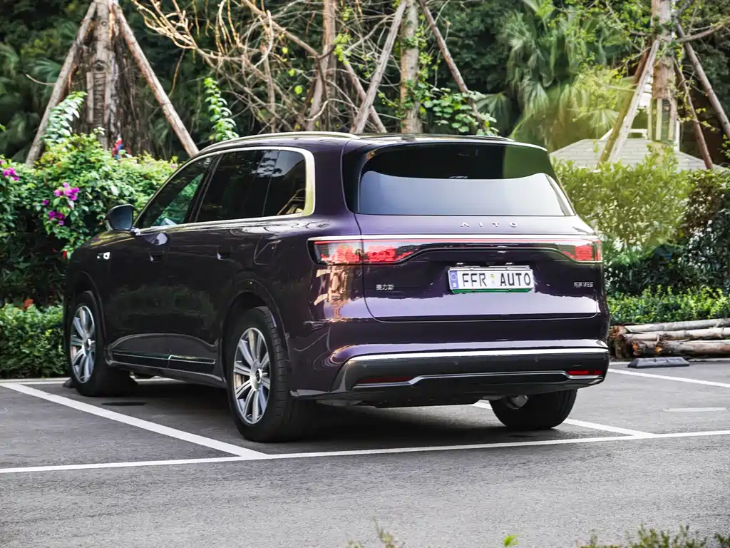 Wenjie M8 2025 pure electric Max+ six-seater long-range version 896-line lidar) купить на сайте DeffCars