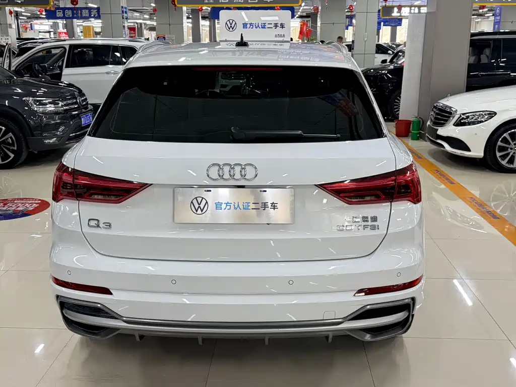 Audi Q3 2023 35 TFSI Fashionable and Dynamic (1.4T) купить на сайте DeffCars