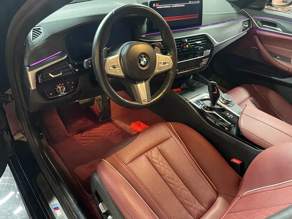 BMW 5 Series 2022 530Li Leading M Sports Package купить на сайте DeffCars