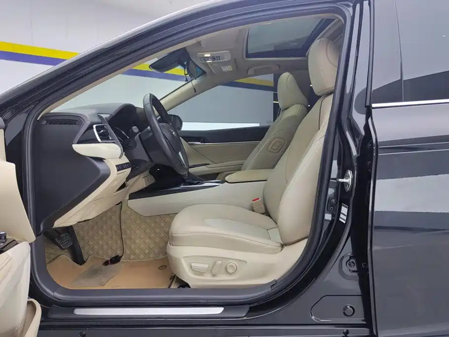 Camry 2021 2.0G Deluxe Edition купить на сайте DeffCars