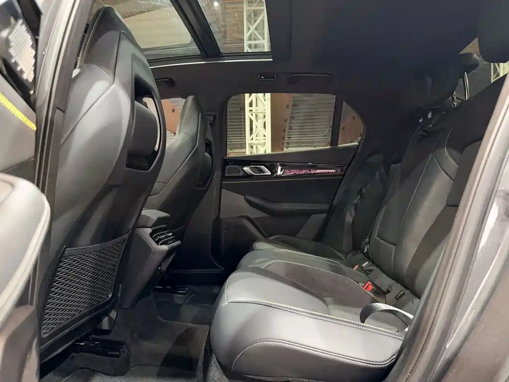 Lynk & Co 03 2023 1.5TD DCT Pro купить на сайте DeffCars