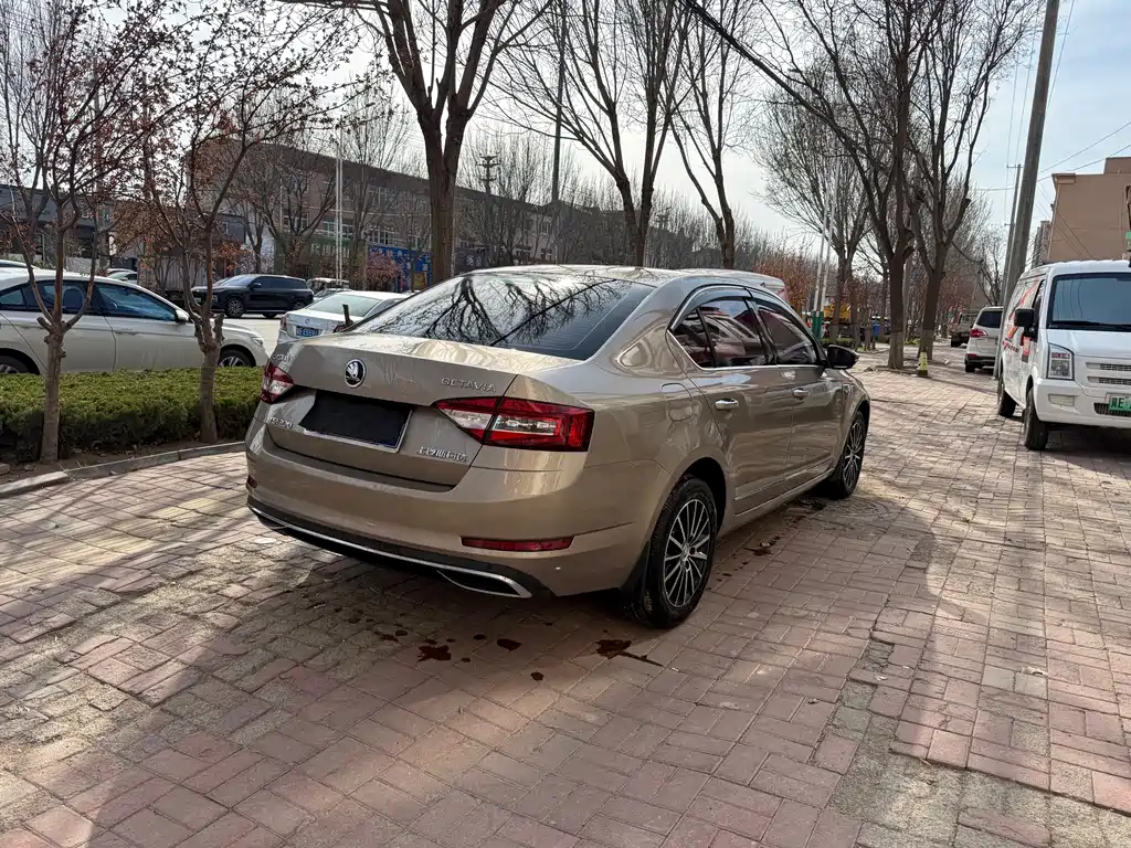 Octavia 2018 TSI230 DSG Deluxe Edition купить на сайте DeffCars