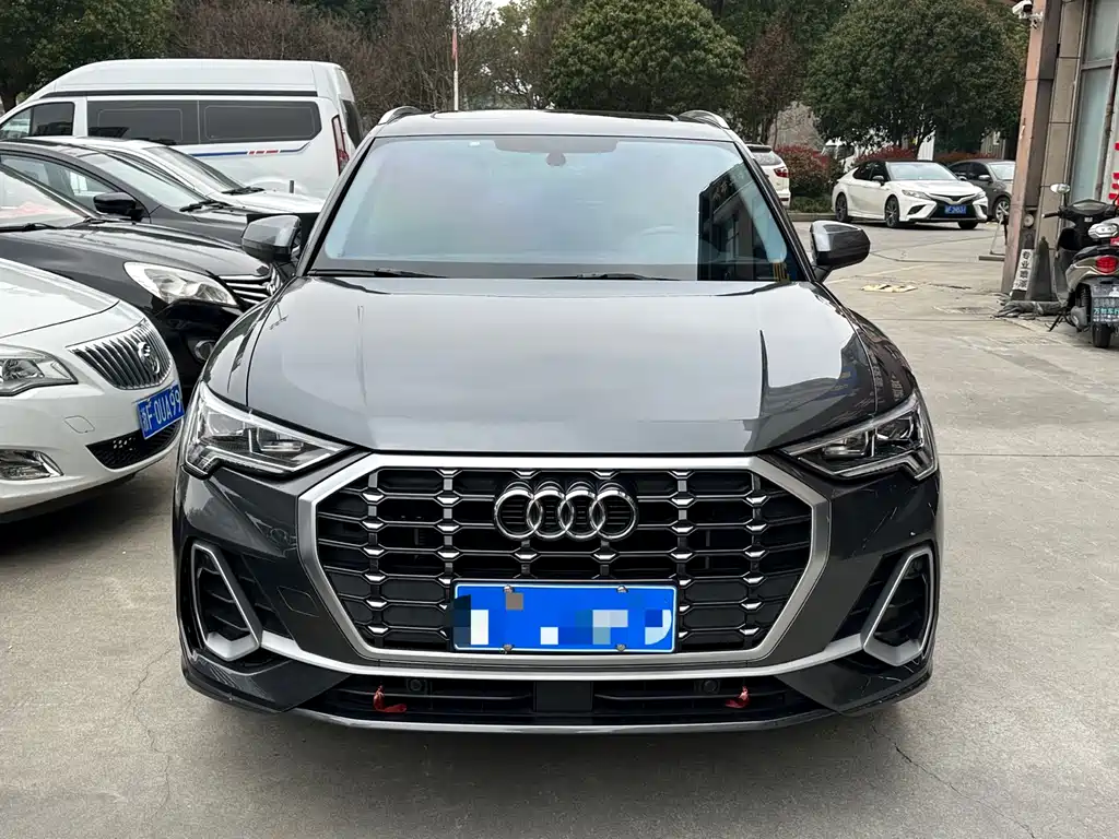 Audi Q3 2022 35 TFSI Fashionable and Dynamic купить на сайте DeffCars