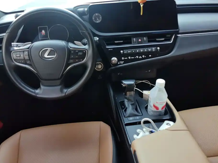 Lexus ES 2022 200 Excellence Edition купить на сайте DeffCars