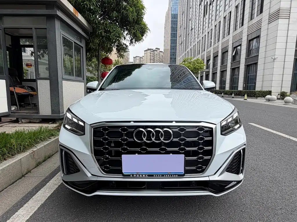 Audi Q2L 2024 35TFSI fashionable and dynamic купить на сайте DeffCars