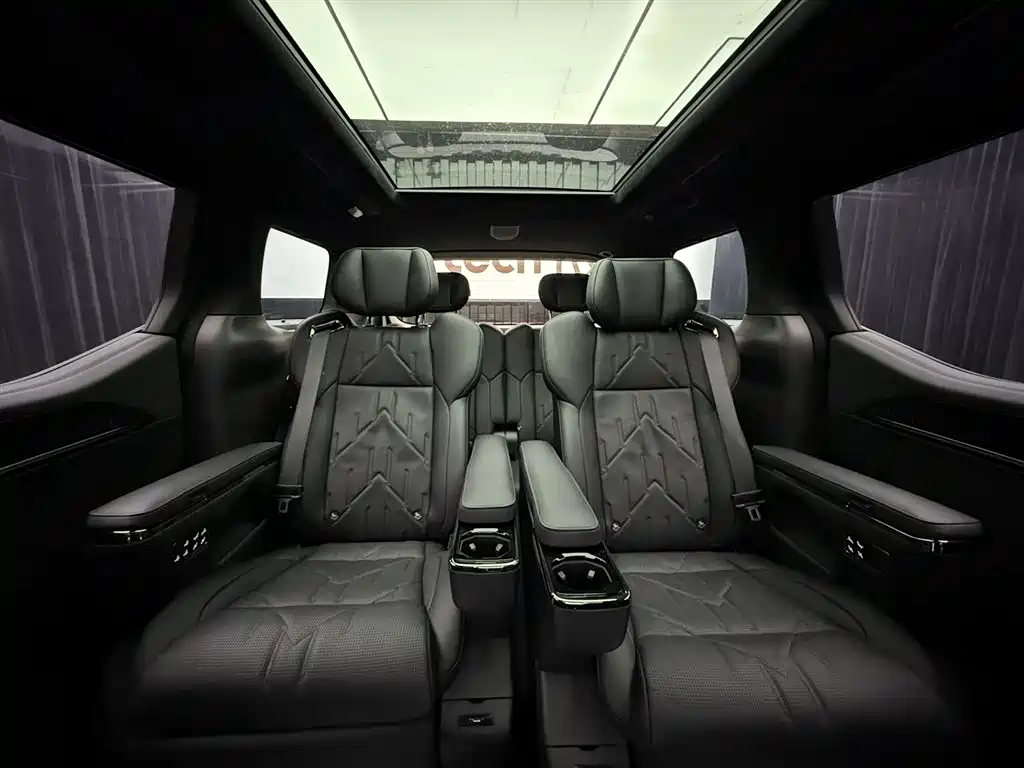 Jikrypton 009 2024 six-seat executive version four-wheel drive 108kWh купить на сайте DeffCars