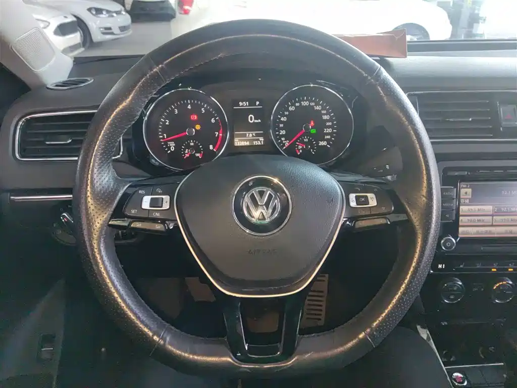 Sagitar 2015 230TSI automatic luxury model купить на сайте DeffCars
