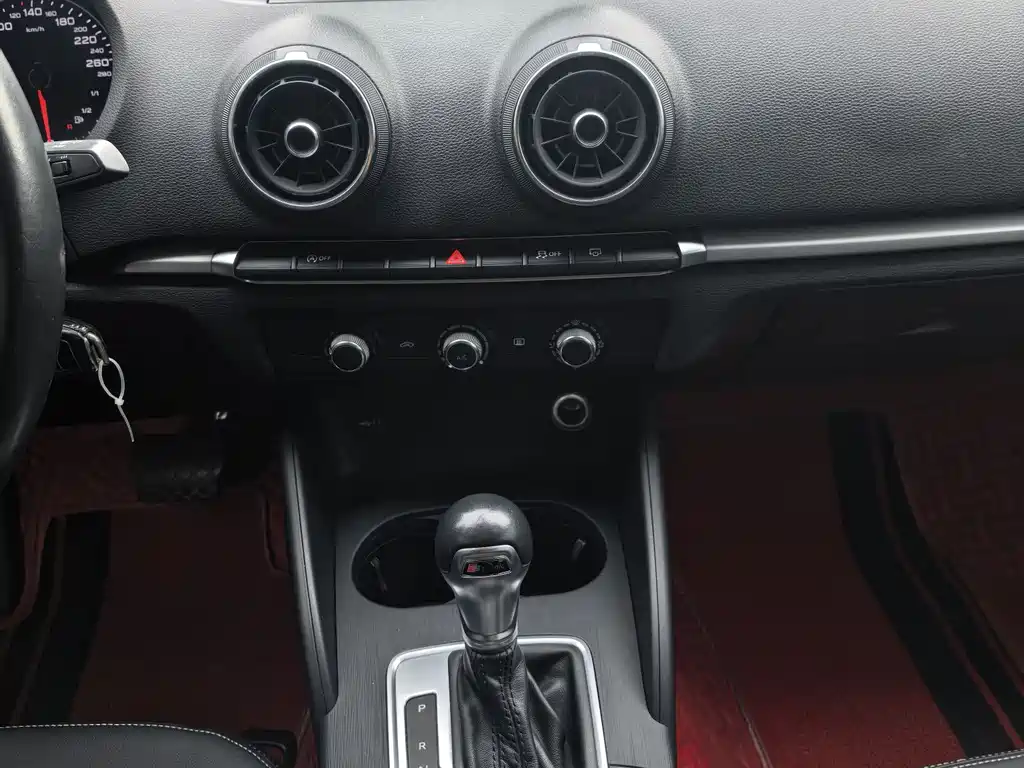 Audi A3 2018 30th Anniversary Limousine 35 TFSI Enterprising купить на сайте DeffCars