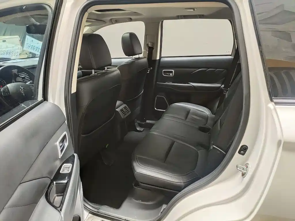 Outlander 2019 2.0L 2WD Enjoy Edition, 5 seats, National VI купить на сайте DeffCars