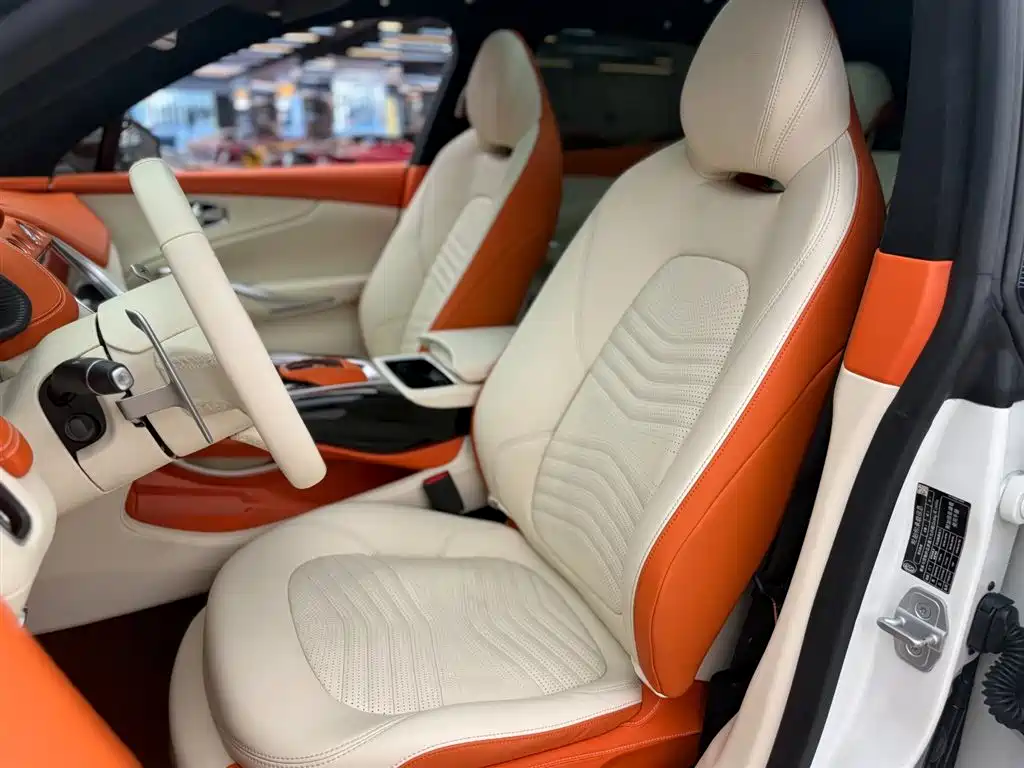 Aston Martin DBX 2020 4.0T V8 купить на сайте DeffCars