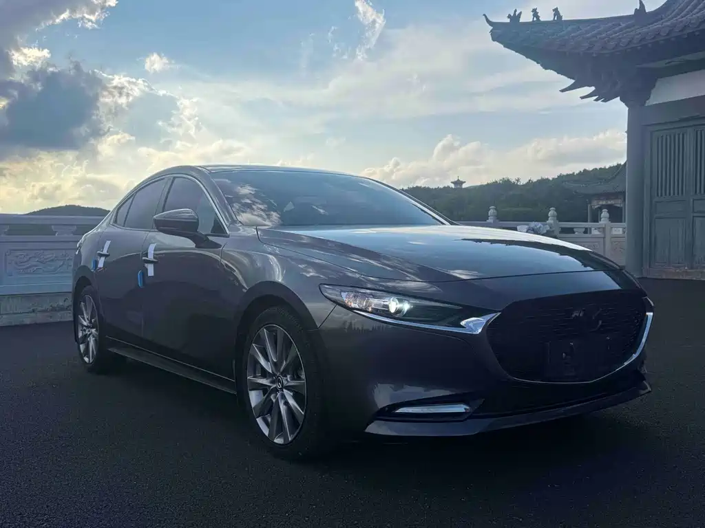 Mazda Axela 2021 2.0L Automatic Dazzling Edition купить на сайте DeffCars