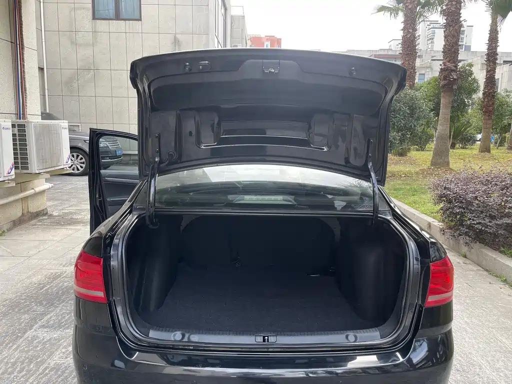 Lavida 2017 1.6L manual comfort version купить на сайте DeffCars