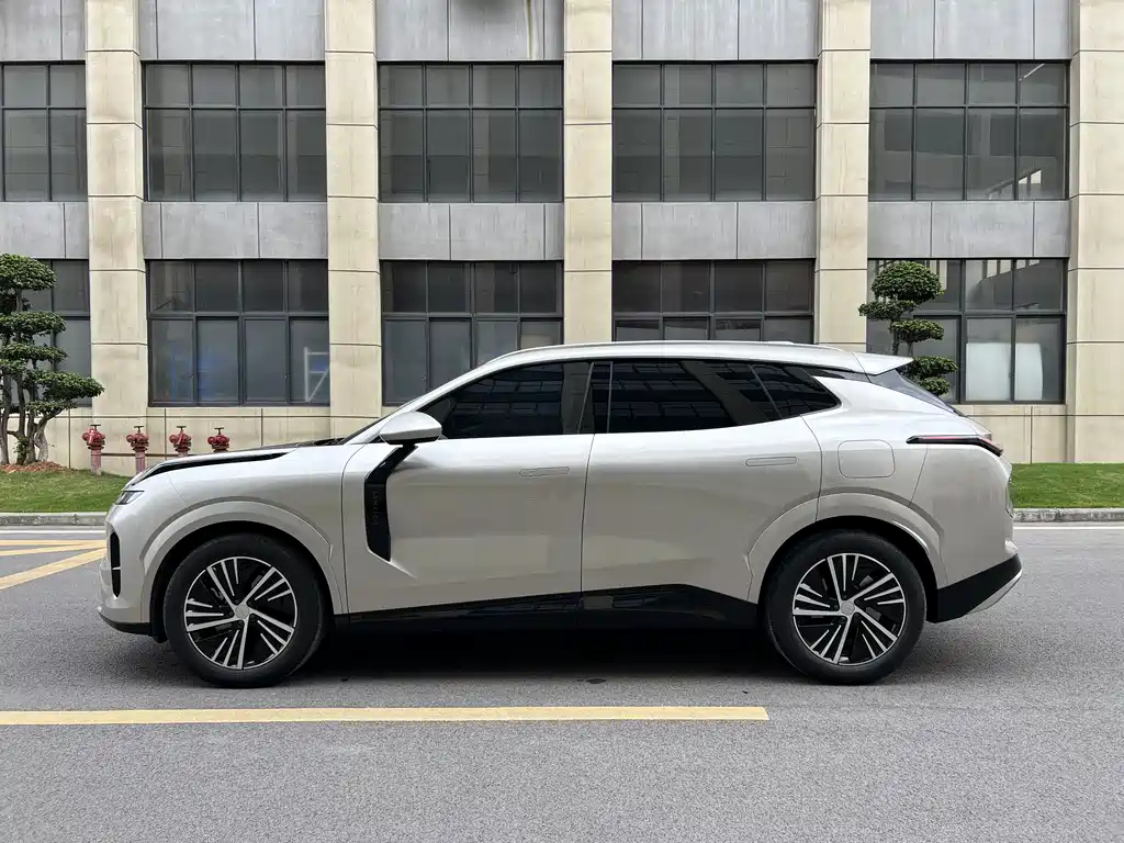 Lynk & Co 08 EM-P 2023 model 120km long range Halo купить на сайте DeffCars