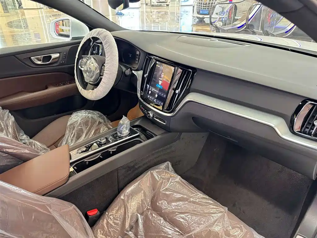 Volvo S60 2026 B4 Zhiyi Luxury Edition купить на сайте DeffCars