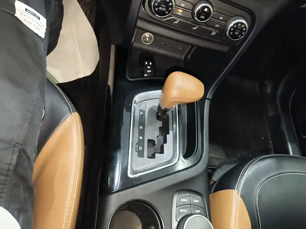 Southeast DX7 2018 1.5T Automatic Honor Edition купить на сайте DeffCars