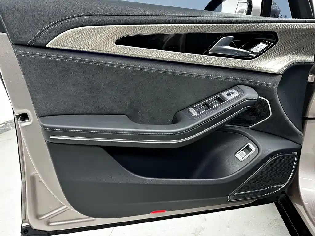 Hongqi H9 2022 3.0T Zhilian Qiling four-seater version купить на сайте DeffCars