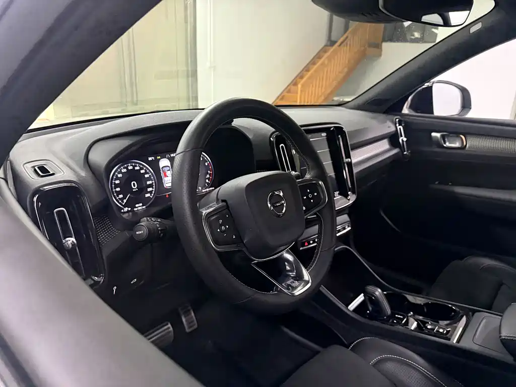 Volvo XC40 2020 T4 four-wheel drive Zhiyuan Sport Edition купить на сайте DeffCars