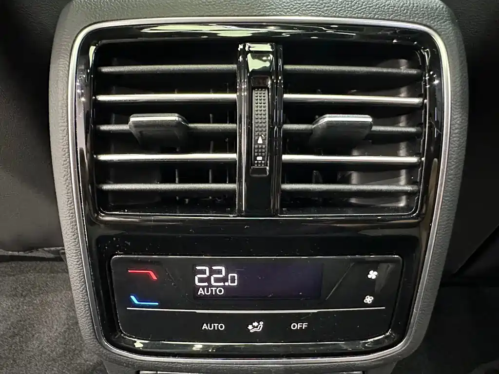 MAGOTAN 2023 2 million commemorative edition 280TSI DSG leading model купить на сайте DeffCars