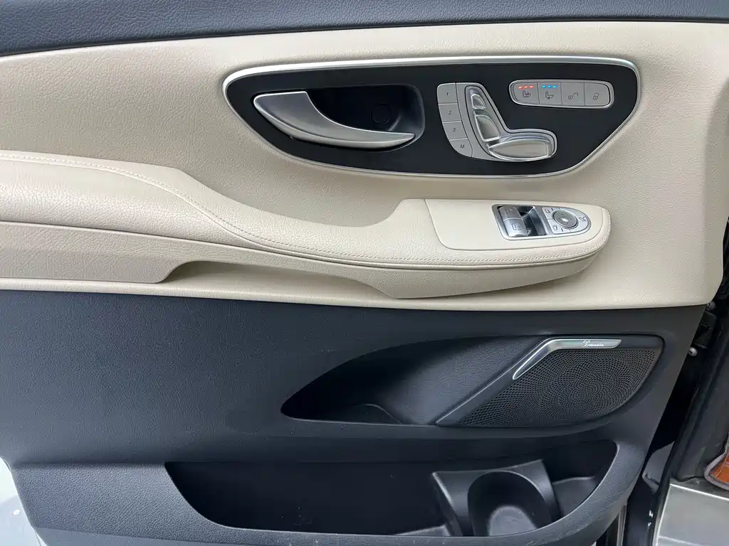 Mercedes-Benz V-Class 2021 V 260 L Long Wheelbase Luxury Edition купить на сайте DeffCars