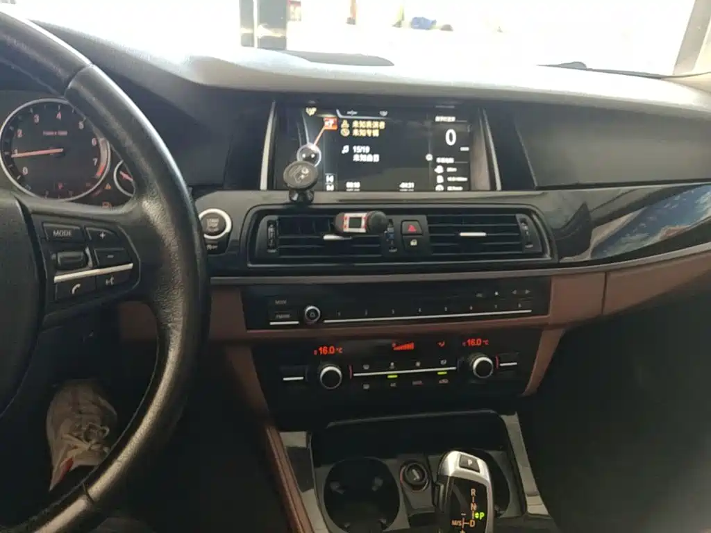 BMW 5 Series 2014 520Li Classic купить на сайте DeffCars