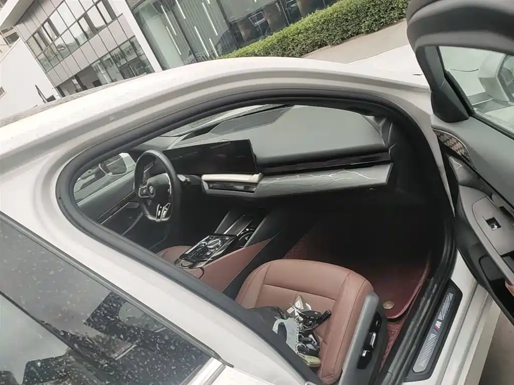 BMW 5 Series 2025 530Li Exclusive M Sports Package купить на сайте DeffCars