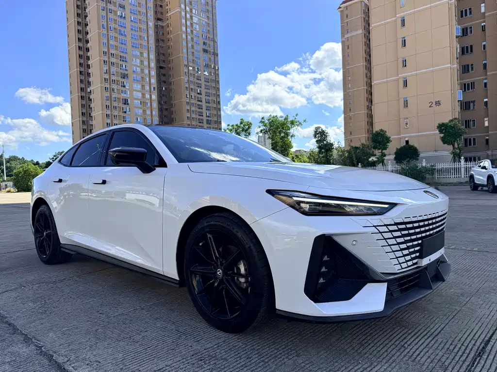 Changan UNI-V 2023 1.5T premium model купить на сайте DeffCars