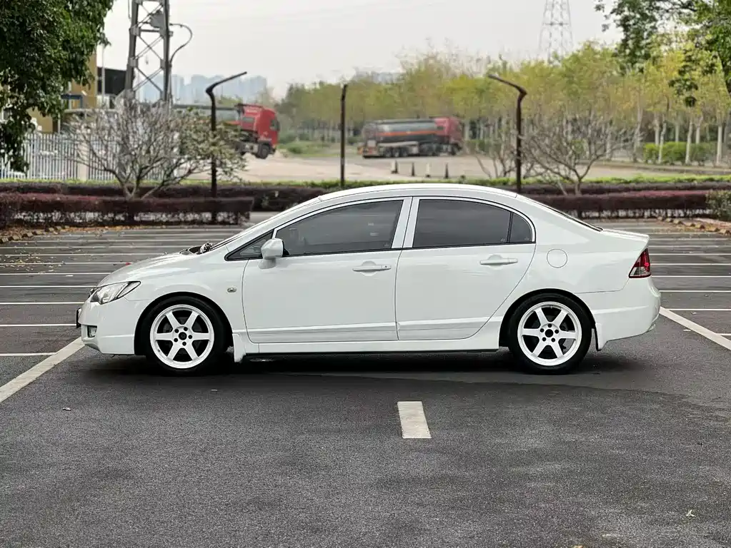 Siming 2012 1.8L automatic купить на сайте DeffCars