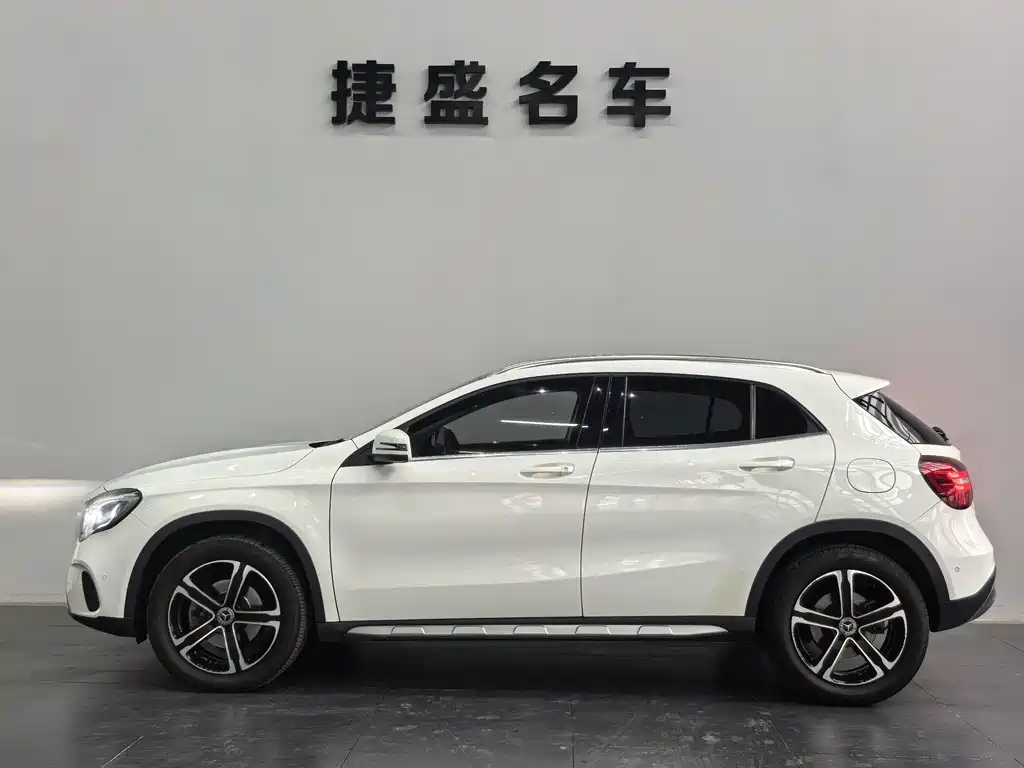 Mercedes-Benz GLA 2018 GLA 200 Fashion Model купить на сайте DeffCars