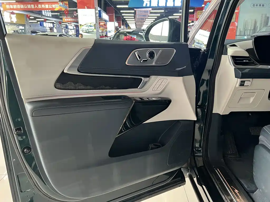 Century 2023 2.0T four-seater private version купить на сайте DeffCars