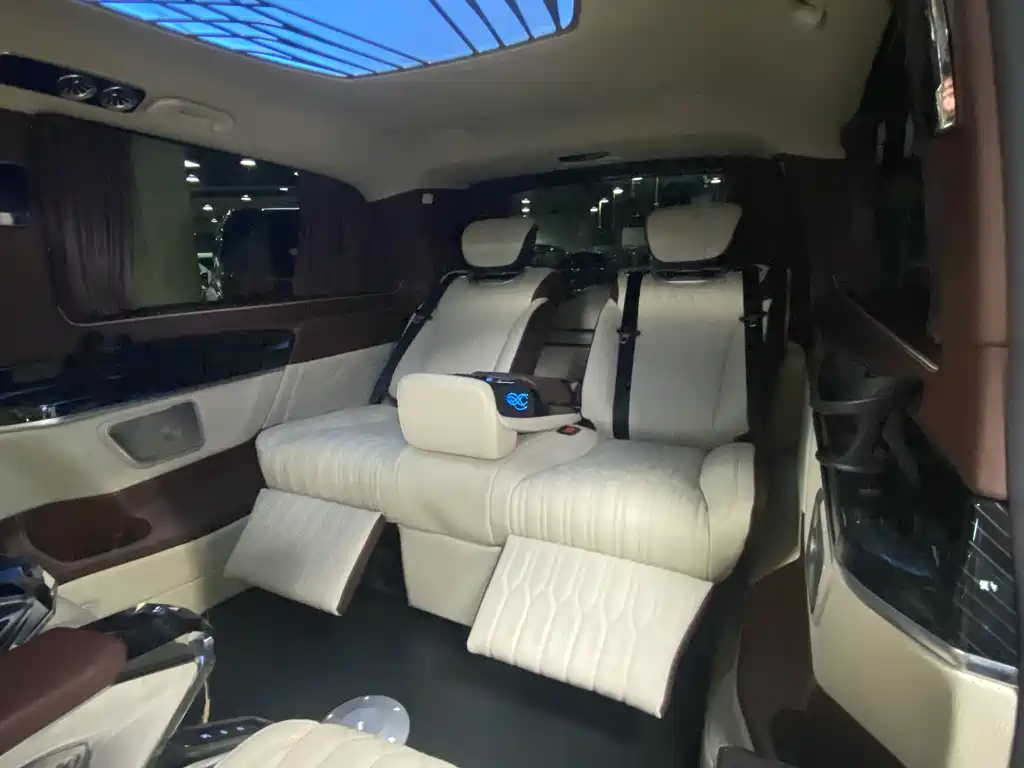 Mercedes-Benz V-Class 2022 V 260 L Long Wheelbase Luxury Edition купить на сайте DeffCars
