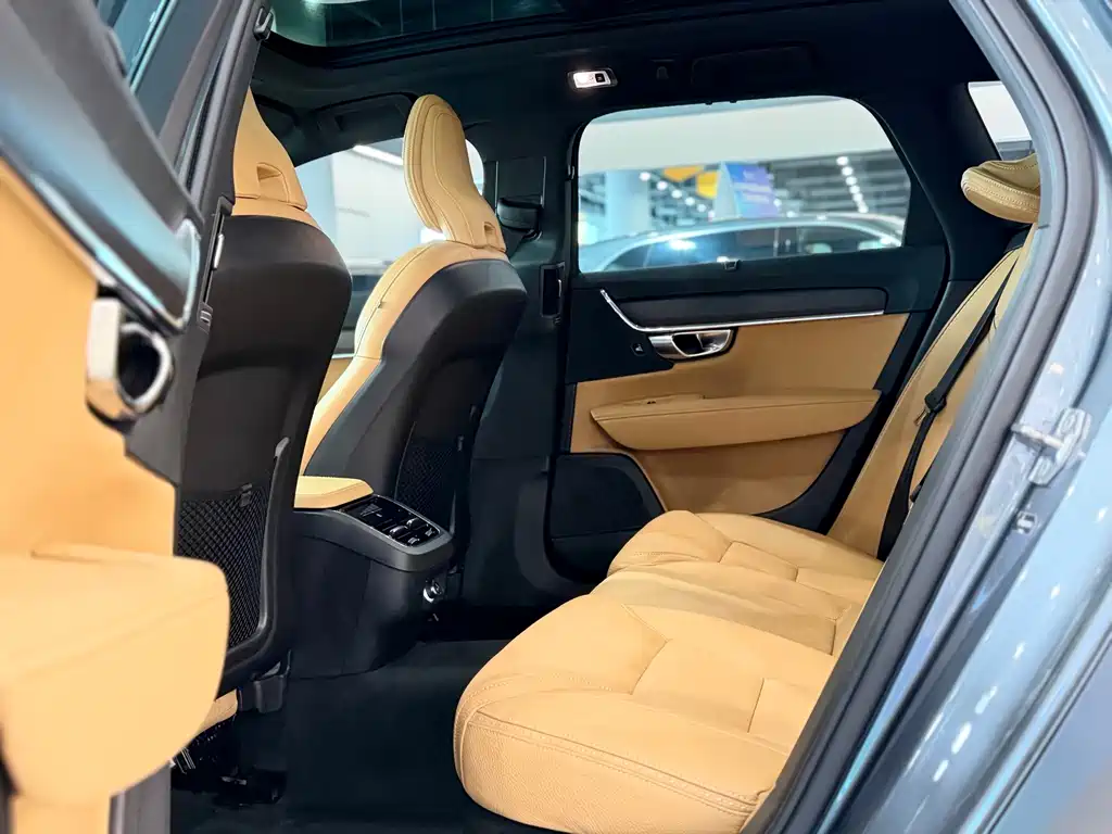 Volvo V90 2019 Cross Country T5 AWD Zhiyuan Edition National VI купить на сайте DeffCars