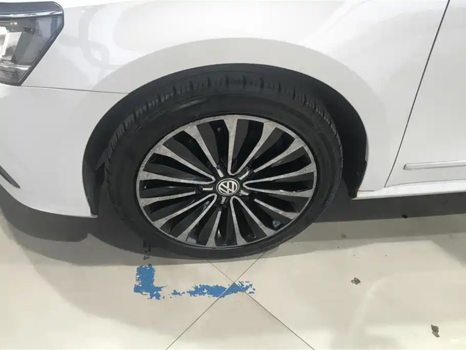Passat 2016 330TSI DSG Royal Edition купить на сайте DeffCars