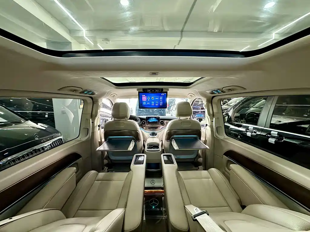 Mercedes-Benz V-Class 2022 V 260 L Long Wheelbase Luxury Edition купить на сайте DeffCars