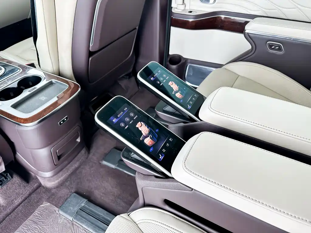 Hongqi HQ9 2023 2.0T Zhilian Qiling Edition купить на сайте DeffCars