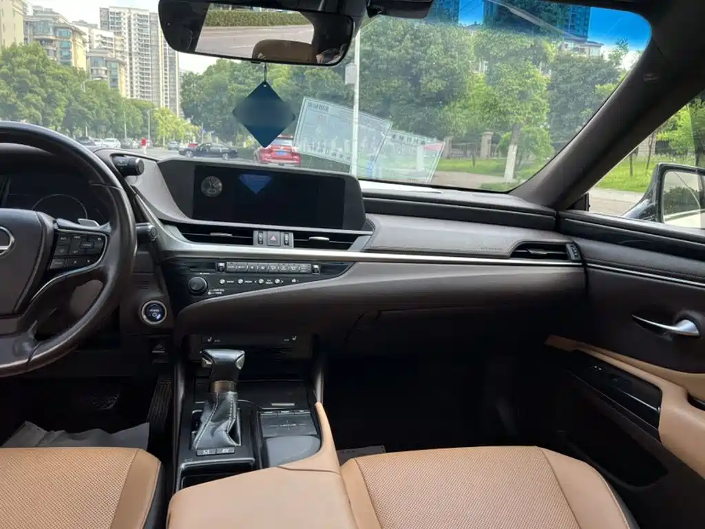 Lexus ES 2018 300h Excellence Edition National VI купить на сайте DeffCars