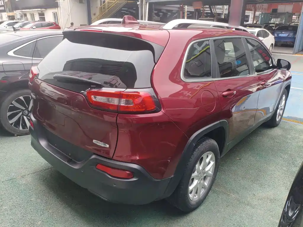 Cherokee (Китай) 2016 2.0L Superior Edition купить на сайте DeffCars