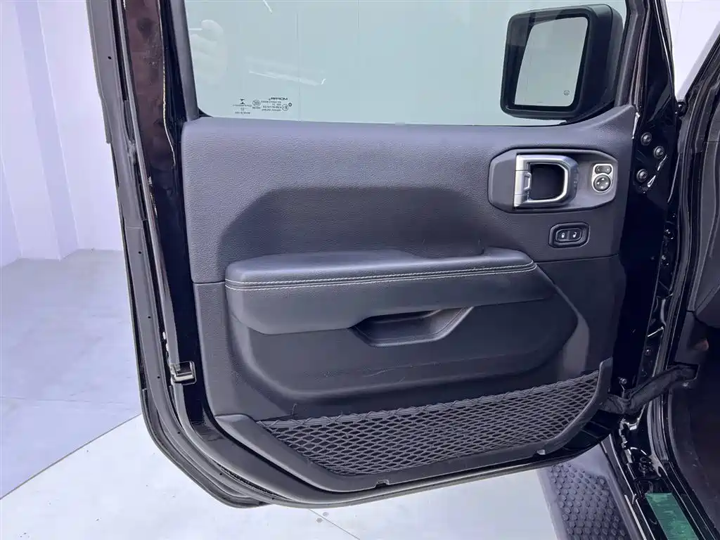Wrangler New Energy 2021 Four-door 2.0T 4xe Sahara купить на сайте DeffCars