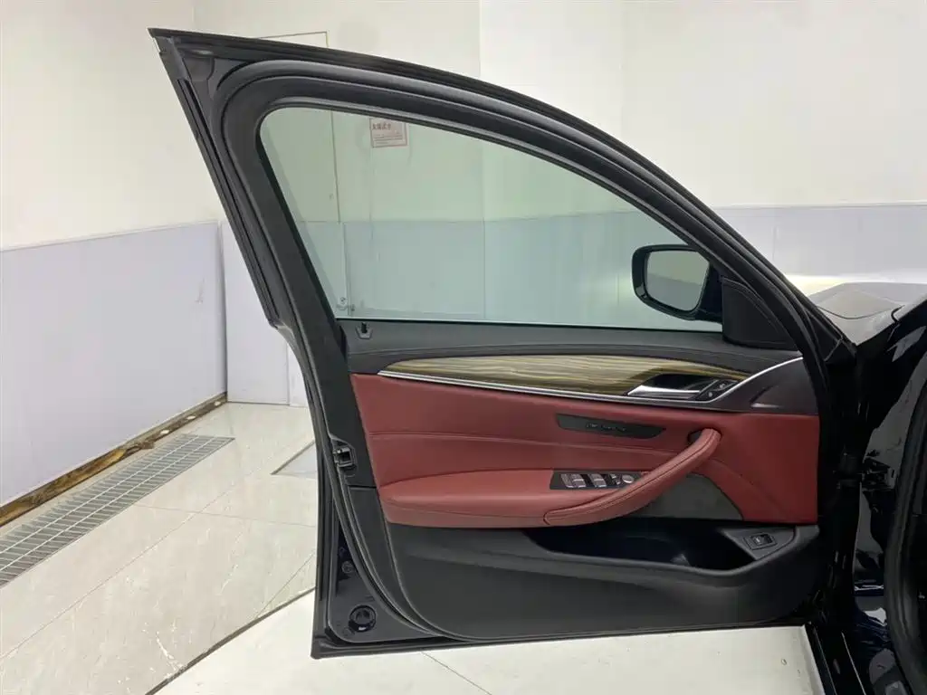 BMW 5 Series 2022 facelift 530Li leading M sports package купить на сайте DeffCars