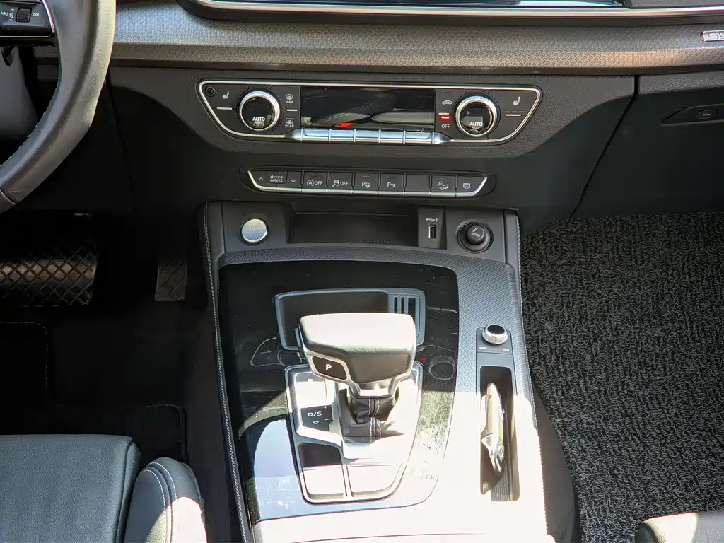 Audi Q5L 2022 45T luxury and dynamic model купить на сайте DeffCars