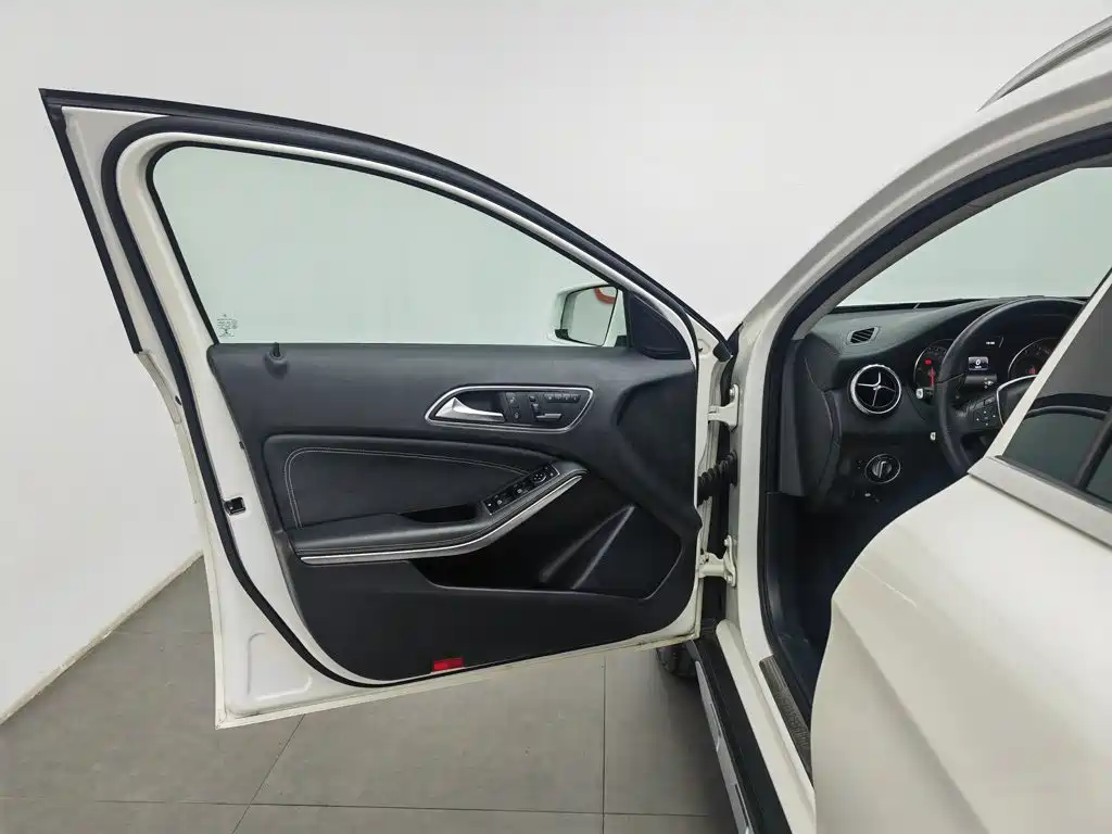 Mercedes-Benz GLA 2016 GLA 200 Fashion Model купить на сайте DeffCars