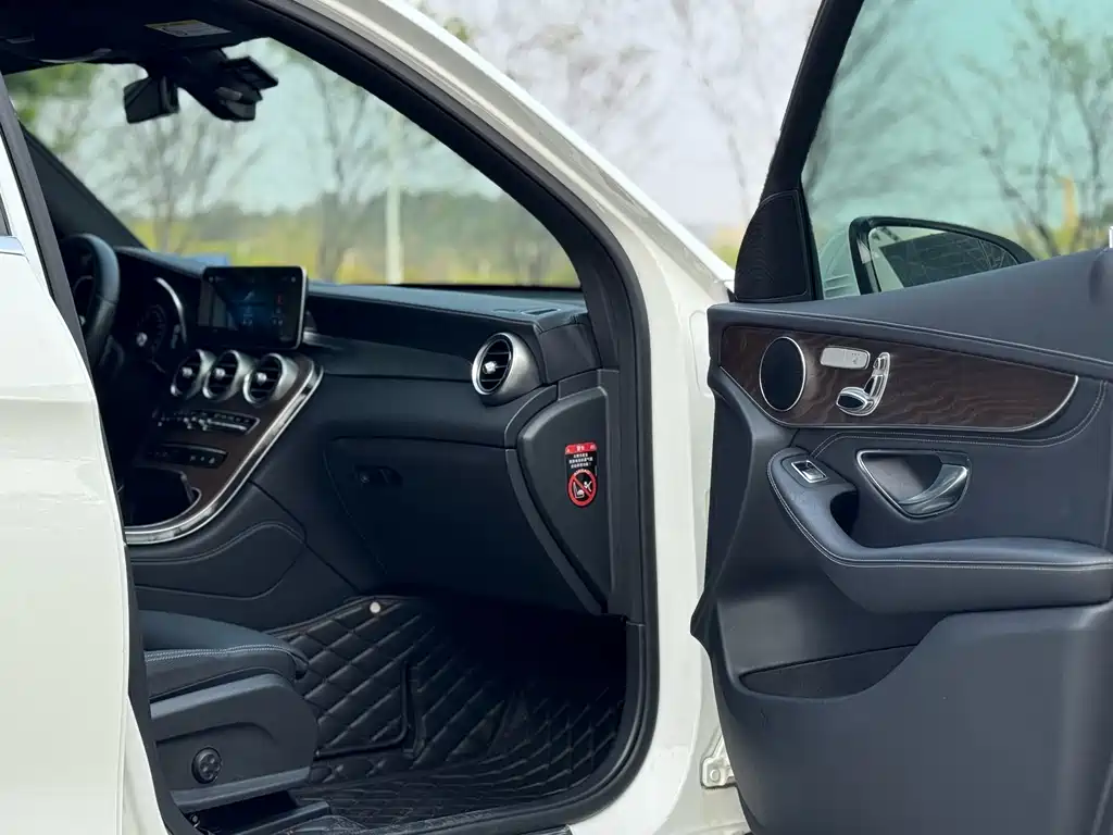 Mercedes-Benz GLC 2020 facelift GLC 260 L 4MATIC luxury model купить на сайте DeffCars