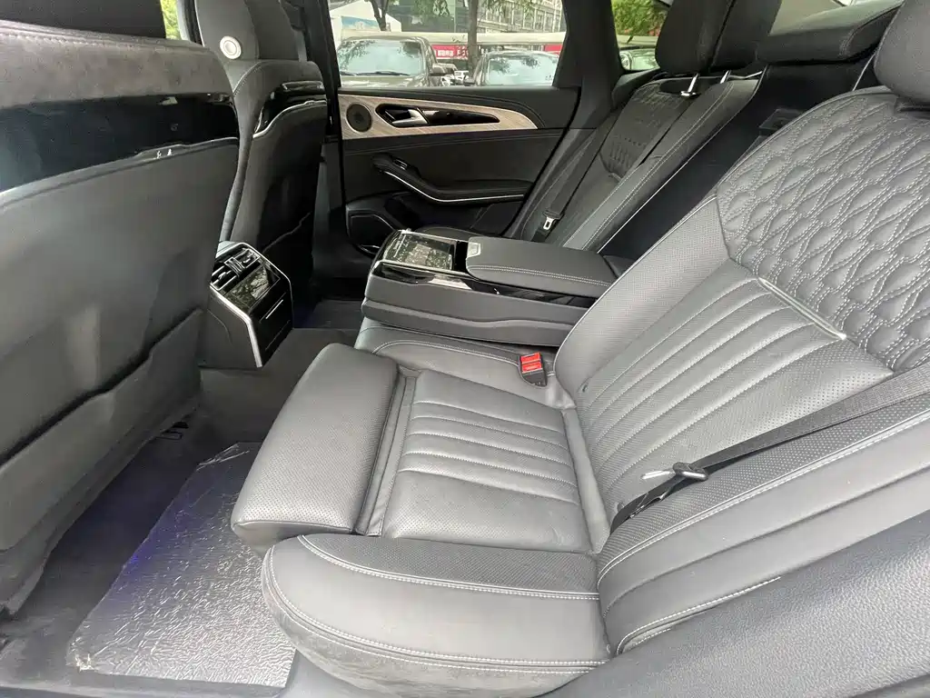 Hongqi H9 2022 2.0T Zhilian Qichang Edition купить на сайте DeffCars