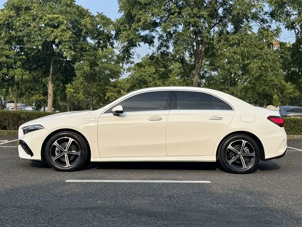 Mercedes-Benz A-Class 2023 A 200 L Fashion Model купить на сайте DeffCars