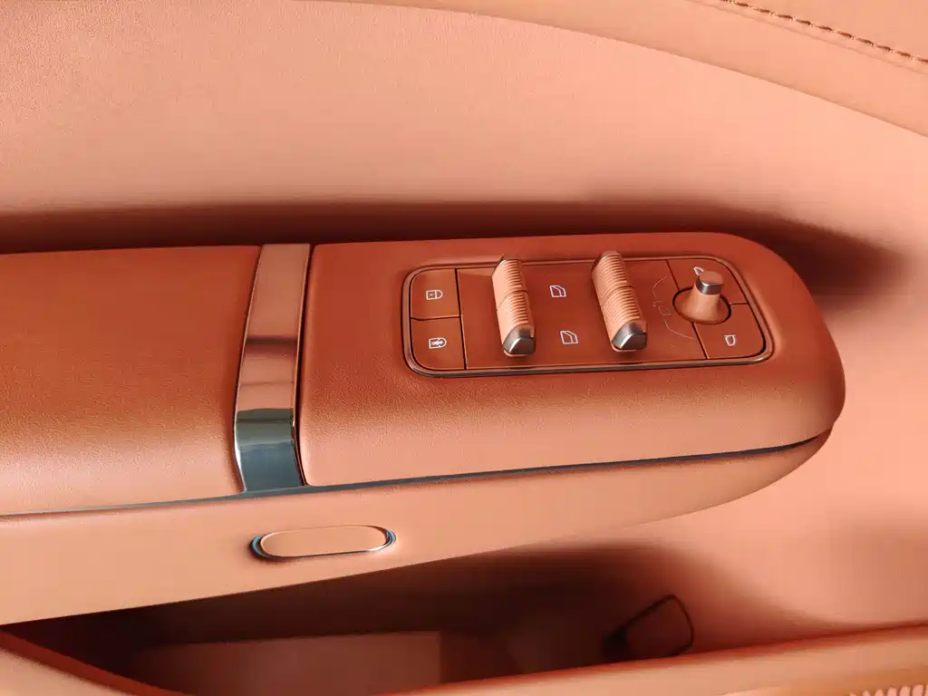 Lynk & Co 900 2025 1.5T Ultra купить на сайте DeffCars