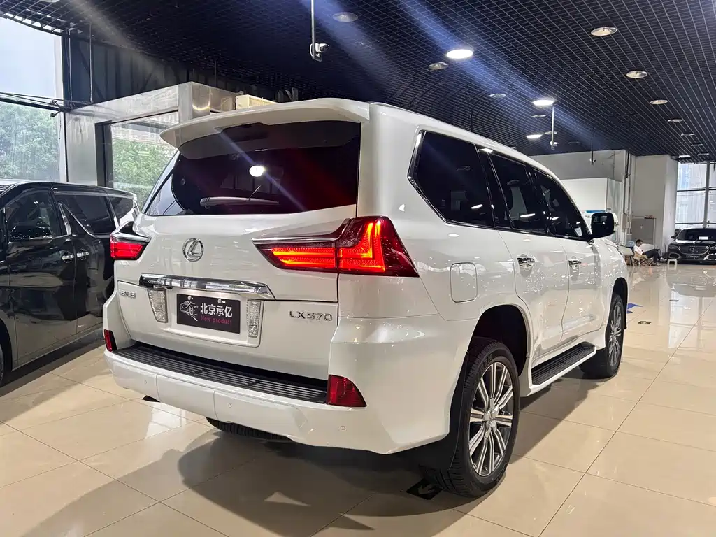 Lexus LX 2017 570 Premium Deluxe Edition купить на сайте DeffCars